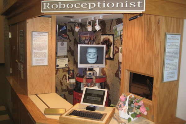 Tank, the Roboceptionist / 自分で挨拶する受付ロボットの研究